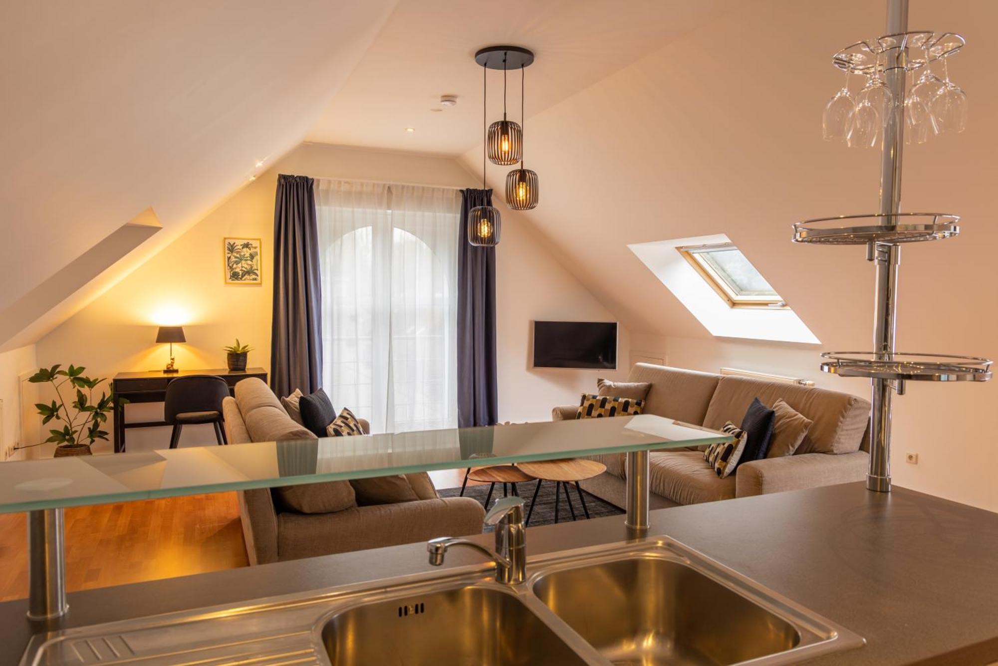 Hotel & Apartments Bibois Leuven Oud-Heverlee Экстерьер фото